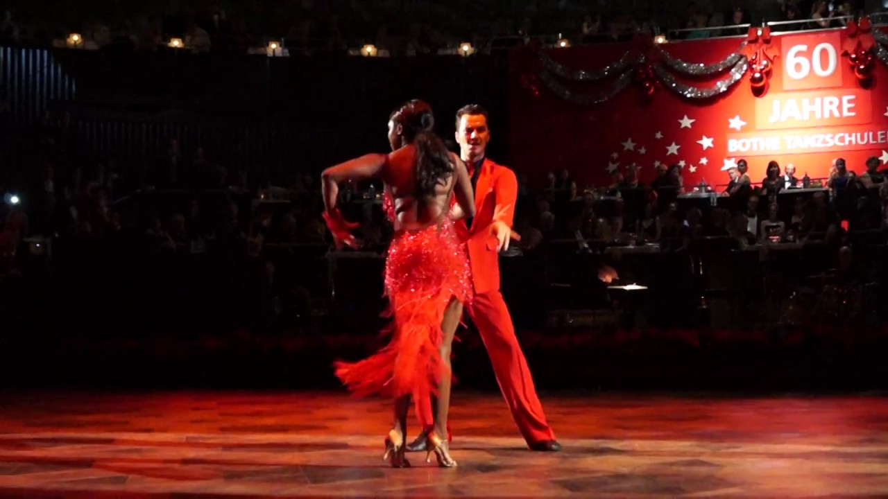 Motsi Mabuse Jive beim Bothe-Weihnachtsball 2014